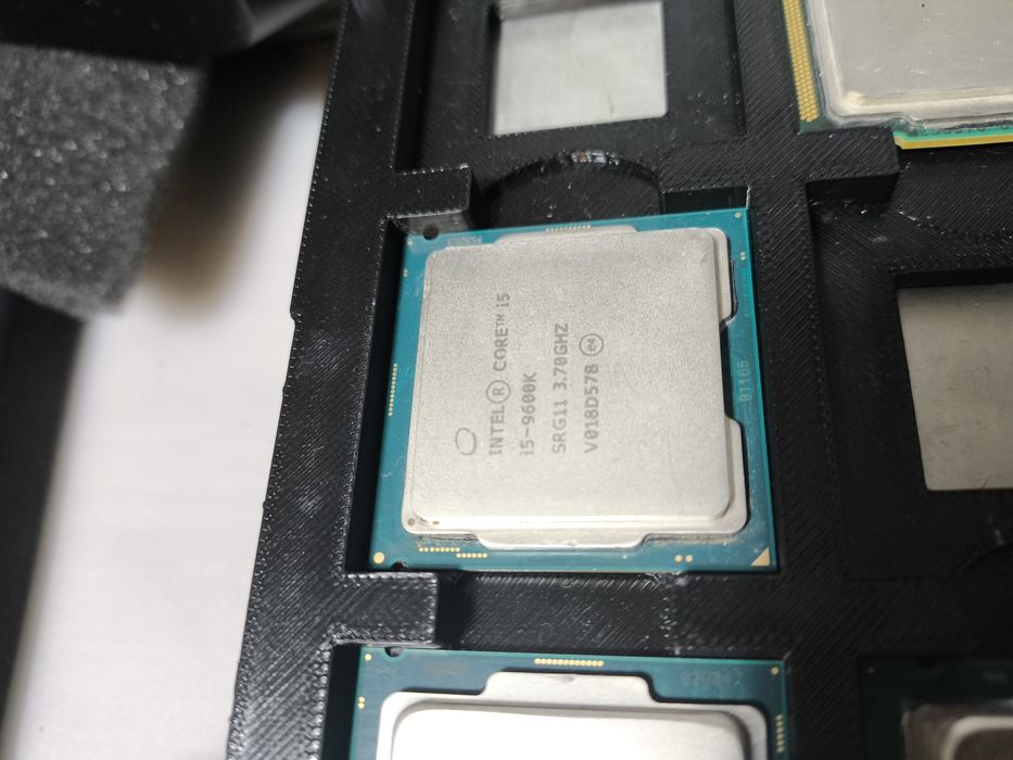 Продам процессор i5 9600k
