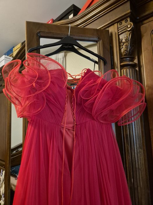 Rochie lunga de tulle cu detalii in talie si pe umeri - Ana Radu