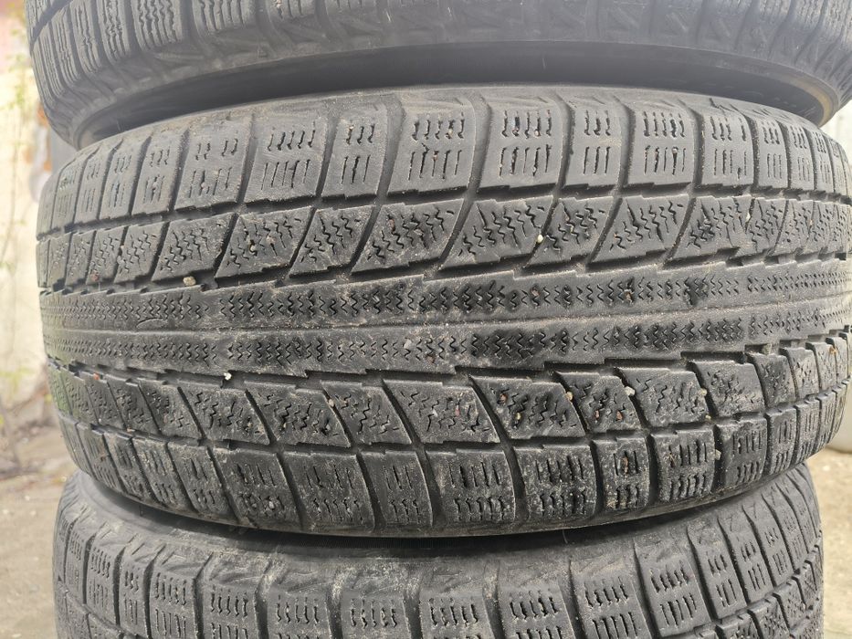 Комплект зимних шин