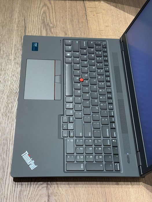 Lenovo ThinkPad P16v Gen2 16" UHD+ 800 Ultra 9 185H 64GB RTX 3000 1TB
