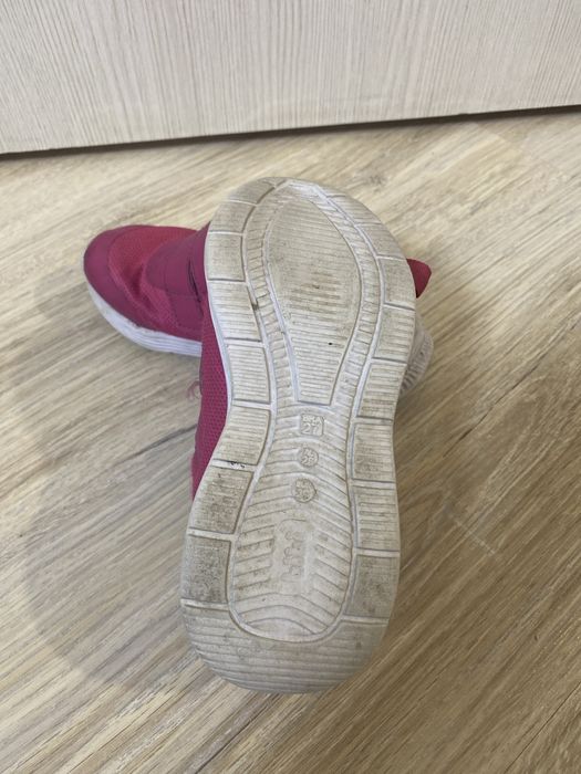 Кроссовки на девочку