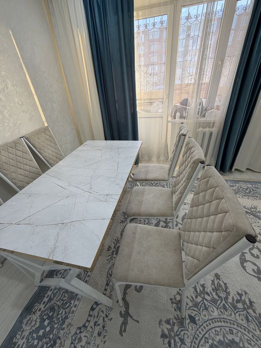 Стол с 6 стульями