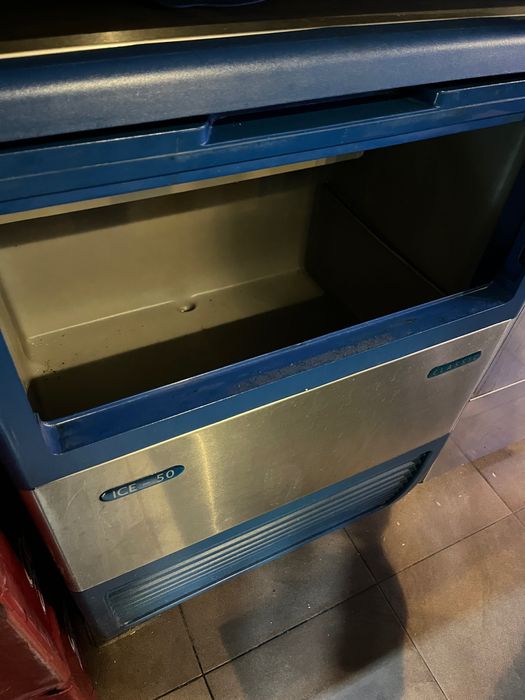 Професионален Ледогенератор 50/24