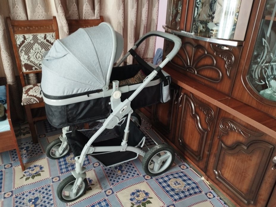 Ayollar tizzadan yuqori botinkalarda porno