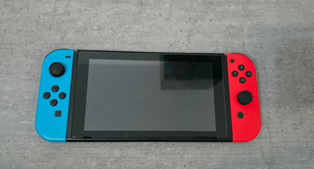 Consolă Nintendo Switch + multe accesorii + jocuri: pachet complet