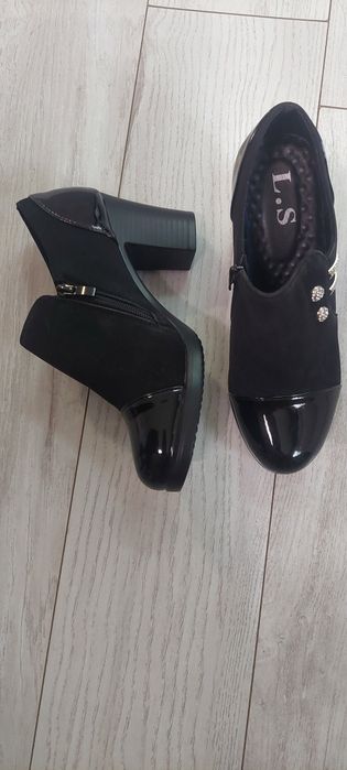 Велурени обувки на ток,номер 40