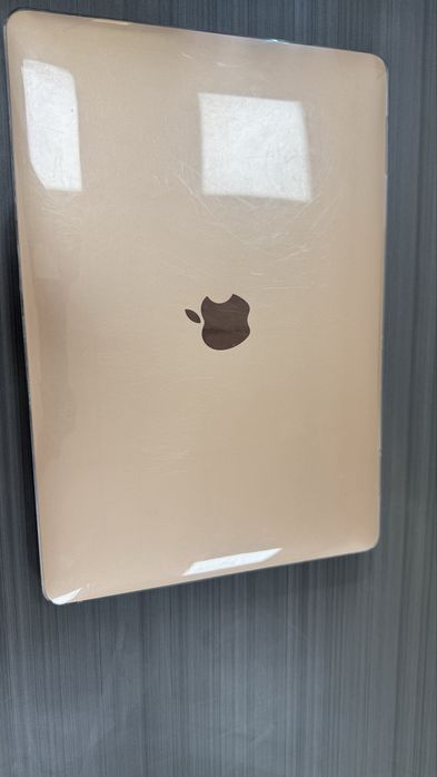 Продам Macbook m1