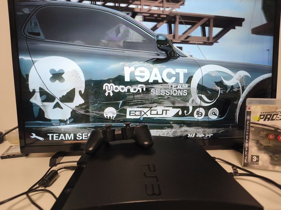 Sony PlayStation PS 3  cu joc Need for Speed și maneta
