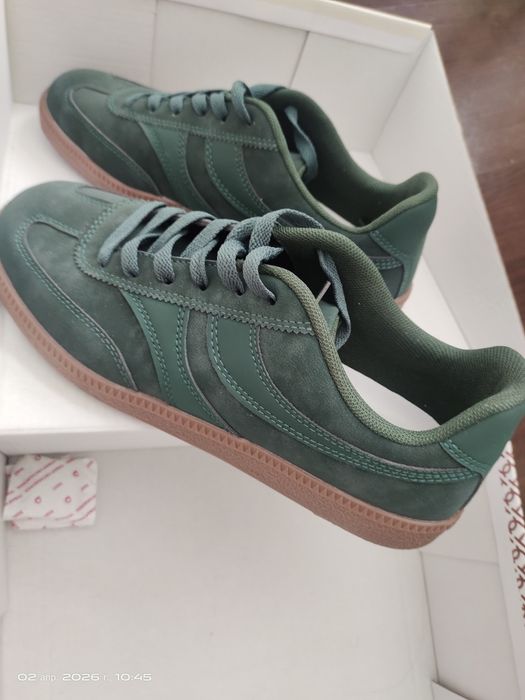 Кроссовки новые,