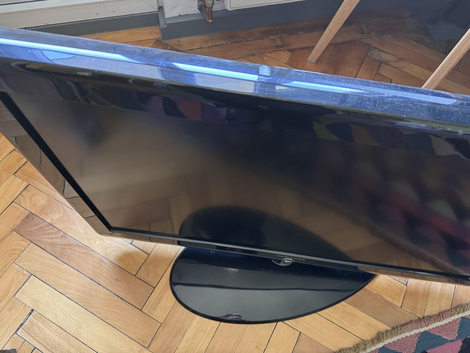 Televizor Samsung 94 cm (37”) – Full HD – Perfect funcțional cu suport rotativ