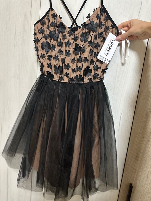 Рокля LORRETI чисто нова