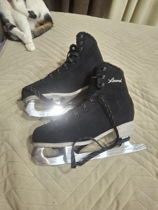 продам коньки для фигурного катания
