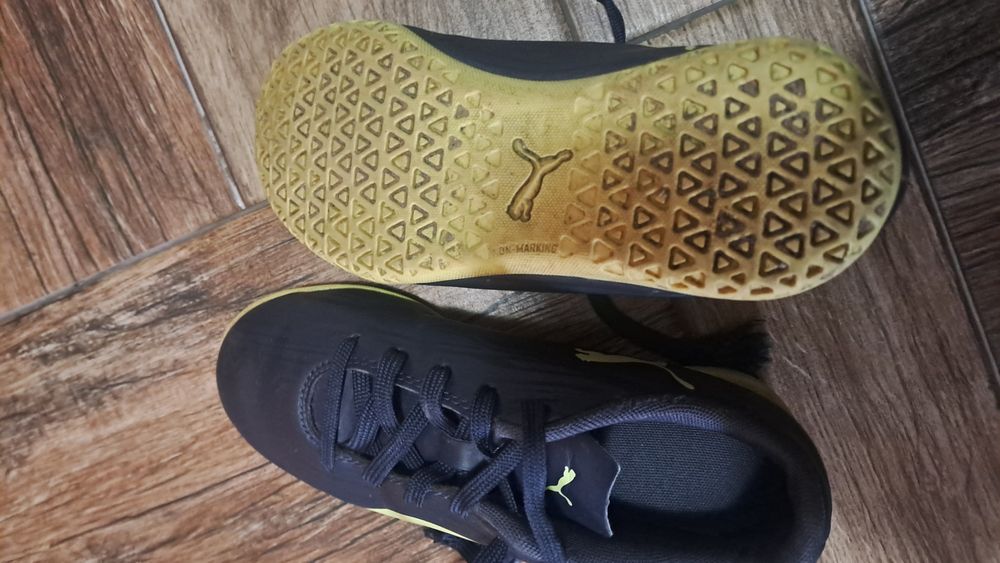 Adidasi puma fotbal