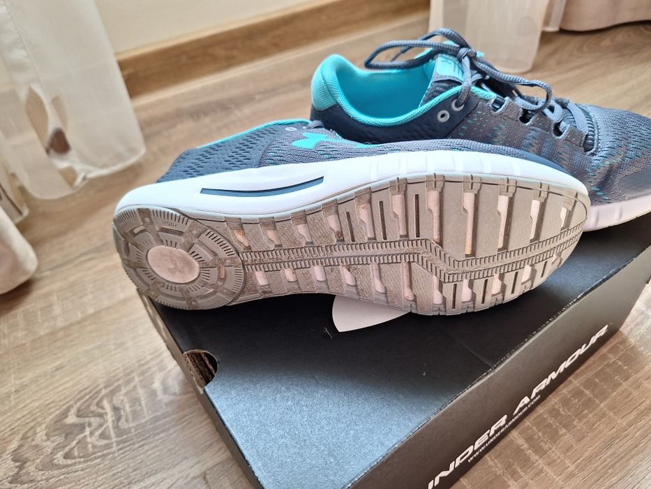 Vând pantof sport dama Under Armour