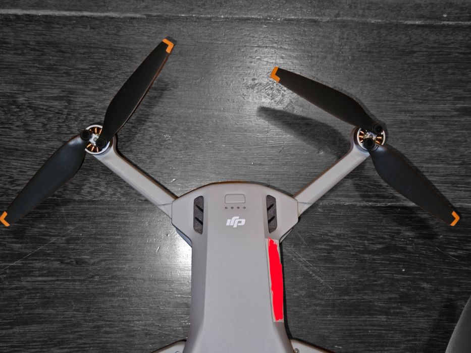 Drona DJI Mini 3 + RC ecran, ca nou, 1 lună vechime