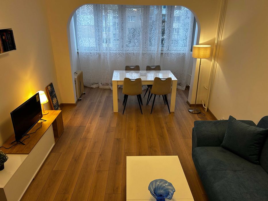 Дава се под наем Двустаен апартамент в София, Център - 64 кв.м за 612 € - Снимка #1