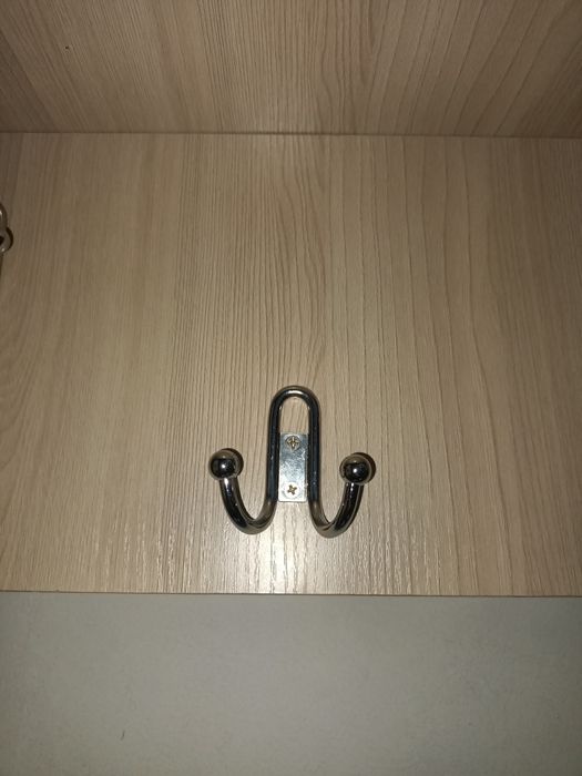 Продам вешалку для одежды