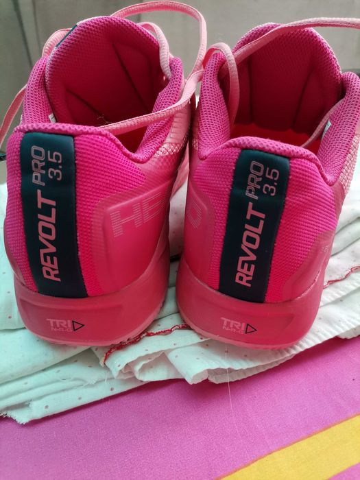 Продава тенис маратонки Head