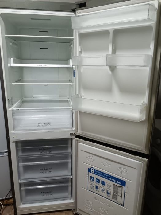 Двухкамерный  холодильник