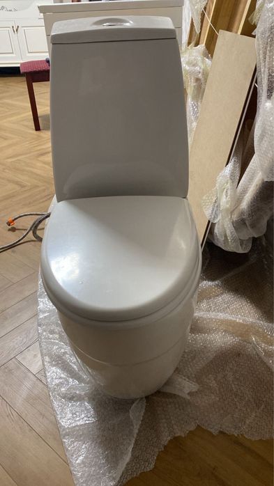 Срочно продам 2 унитаза