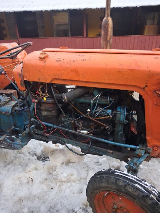 Vand tractor 3 pistoane