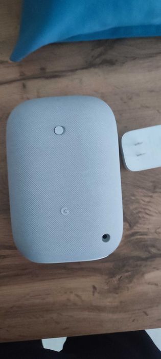Продаю умную колонку google nest.