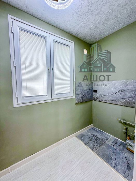 1в2/2/4 массив Феруза,ор-р Таксопарк,новый ремонт,35 м2,балкон 1.5*3