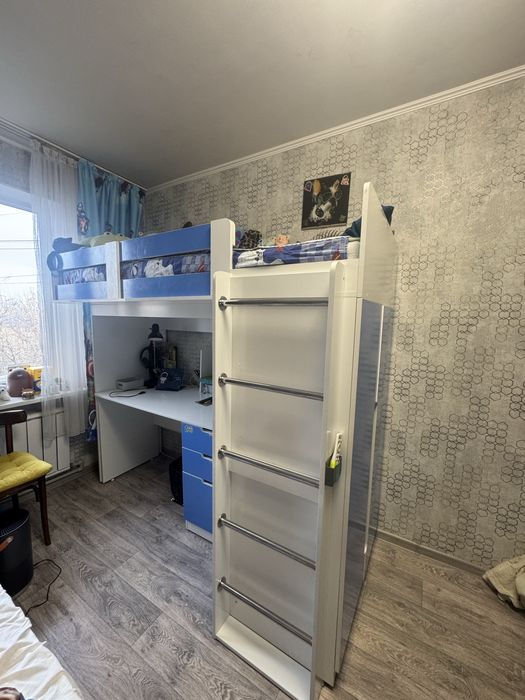 Кровать чердак со шкафом +стол+ матрас