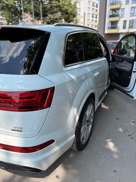 Audi Q7 2016 година