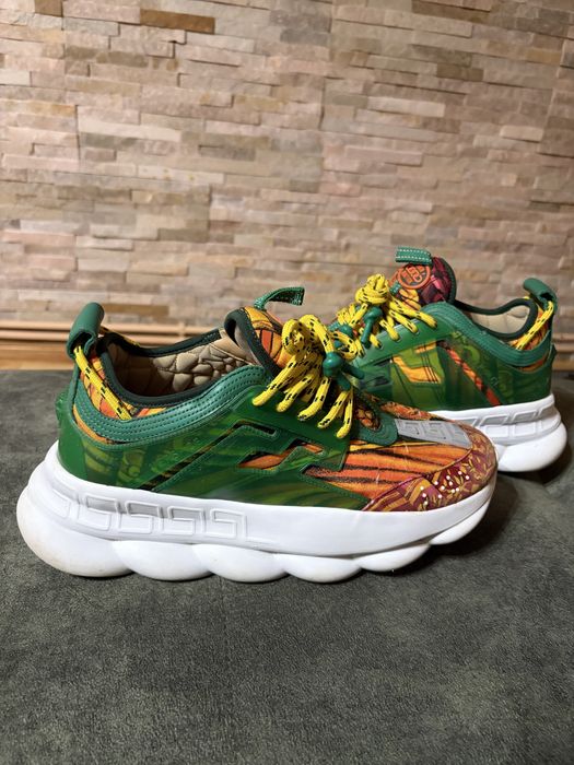 Versace chain reaction