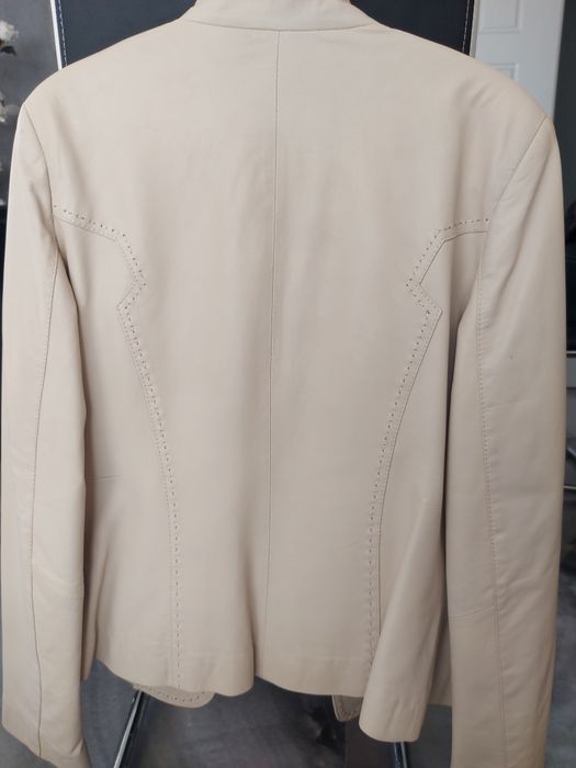 Продавам дамско кожено яке-естествена кожа