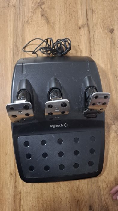 Продавам нов  волан logitech g 29