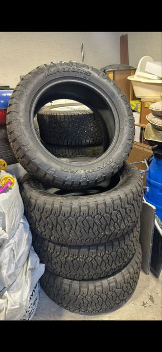 Продам шины Maxxis RAZR AT
