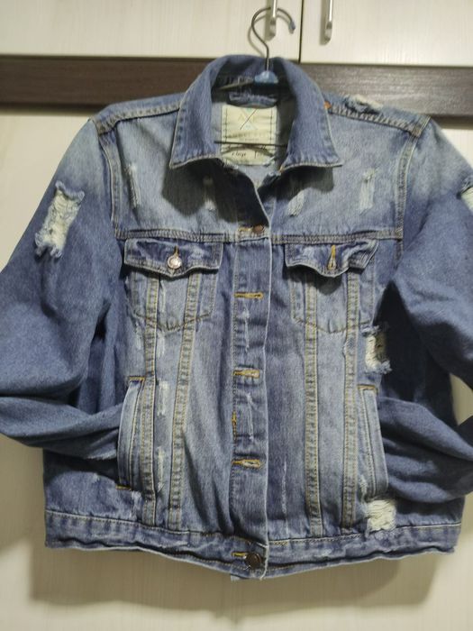 Джинсовая куртка - рванка