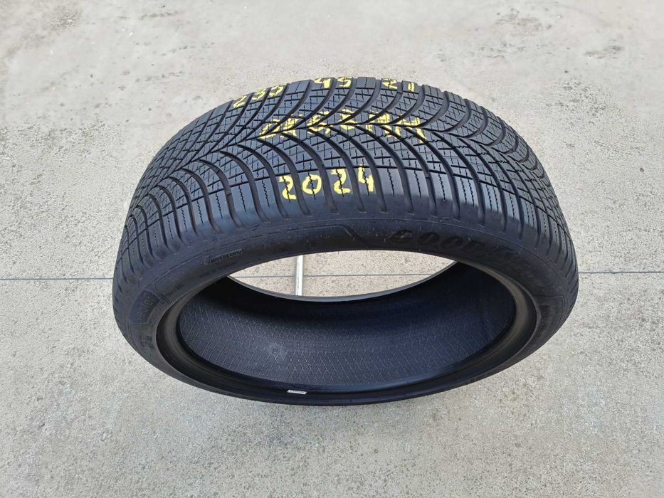 O anvelopa 235 45 21 goodyear vector 4 season 6,8 mm dot 2024