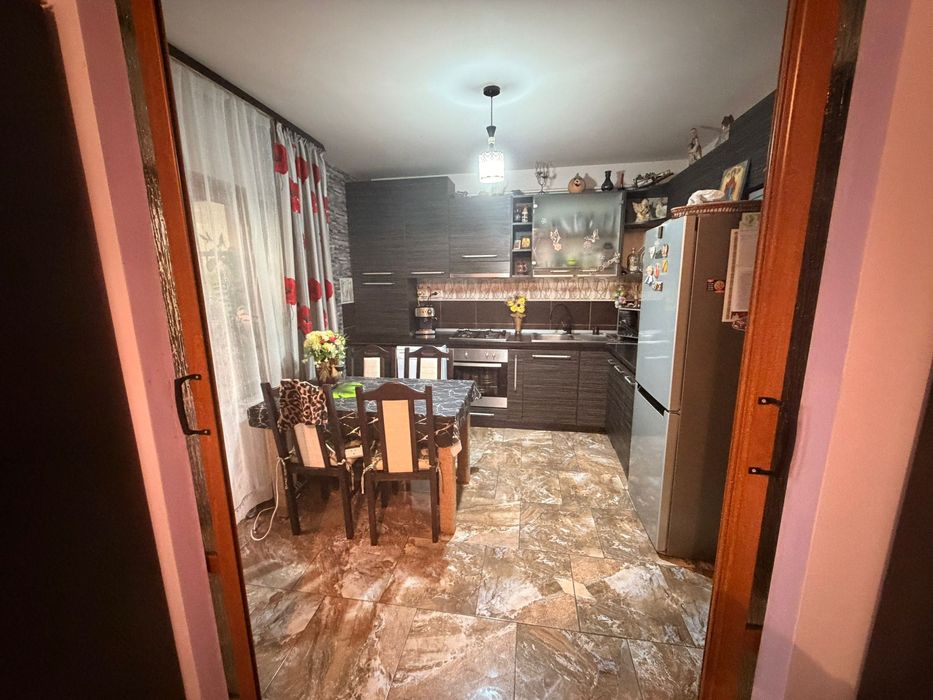 Închiriez apartament bucium