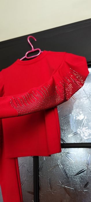 Червена елегантна блуза с буфан ръкав