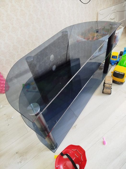 Стол под телевизор