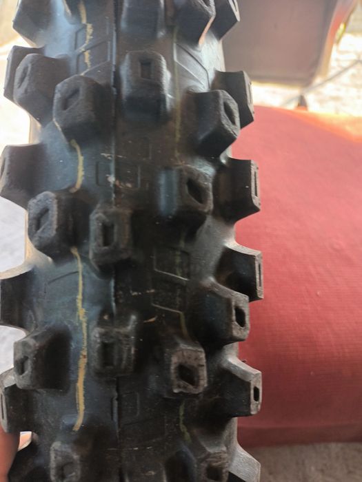 Продавам 1 брой мото гума 80 / 100 -21 51 M DUNLOP ДОТ 5018