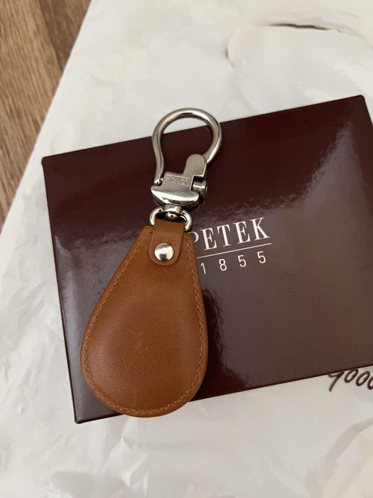 Продам кожаный брелок для ключей Petek