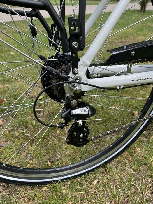 Чисто нов 28 цола електрически алуминиев велосипед с 21 скорости усиле