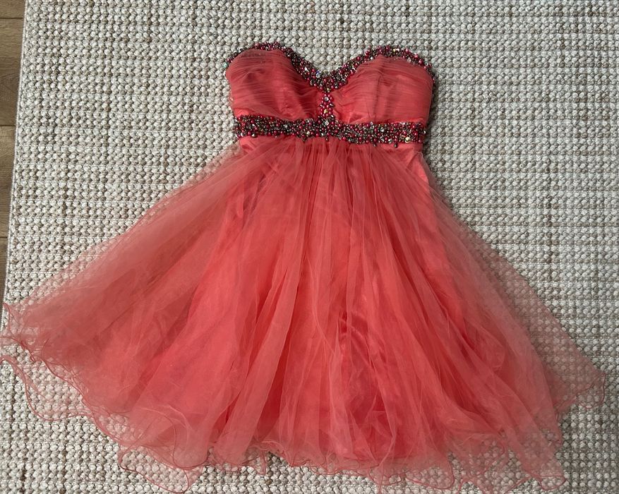 Продавам къса официална рокля