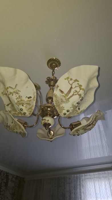 Продам люстру целая