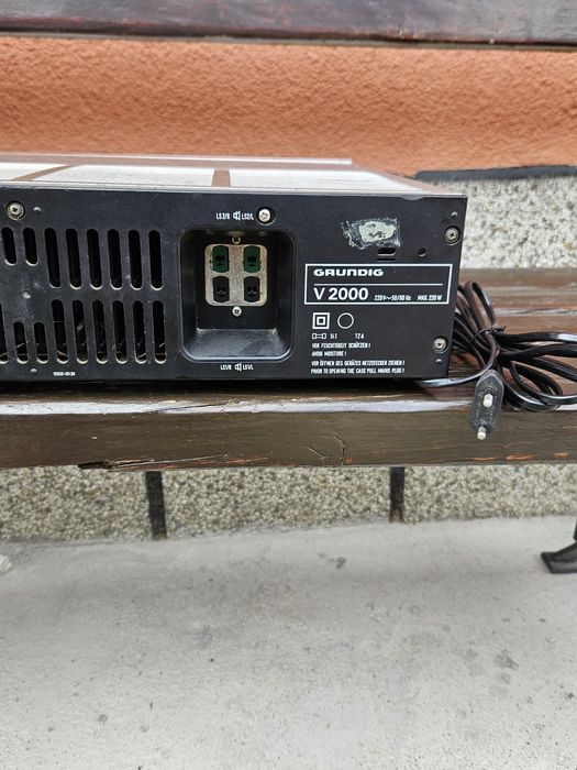Усилвател Grundig V 2000