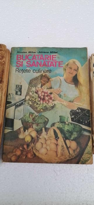 carti  de  bucate  din  vechi  pret  100  lei  buc