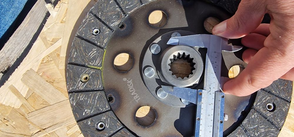 Disc ambreiaj tractor ford dexta 15 dinți diametru total 230 mm preț 4