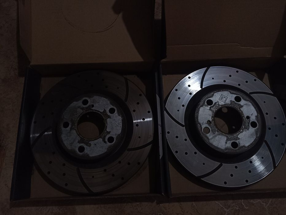 Продам тормозные диски Камри 40