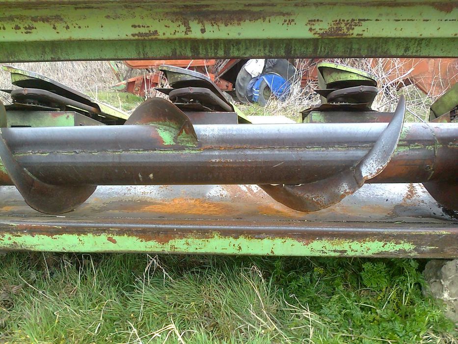 Хедер за царевица и слънчоглед за Claas и  John Deere, Косачка Е302