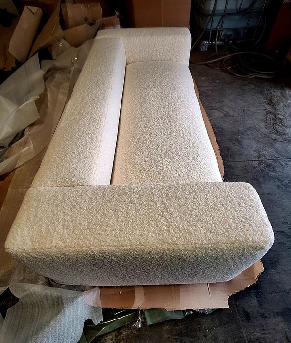 Чисто Нов Луксозен Триместен диван - високо качество