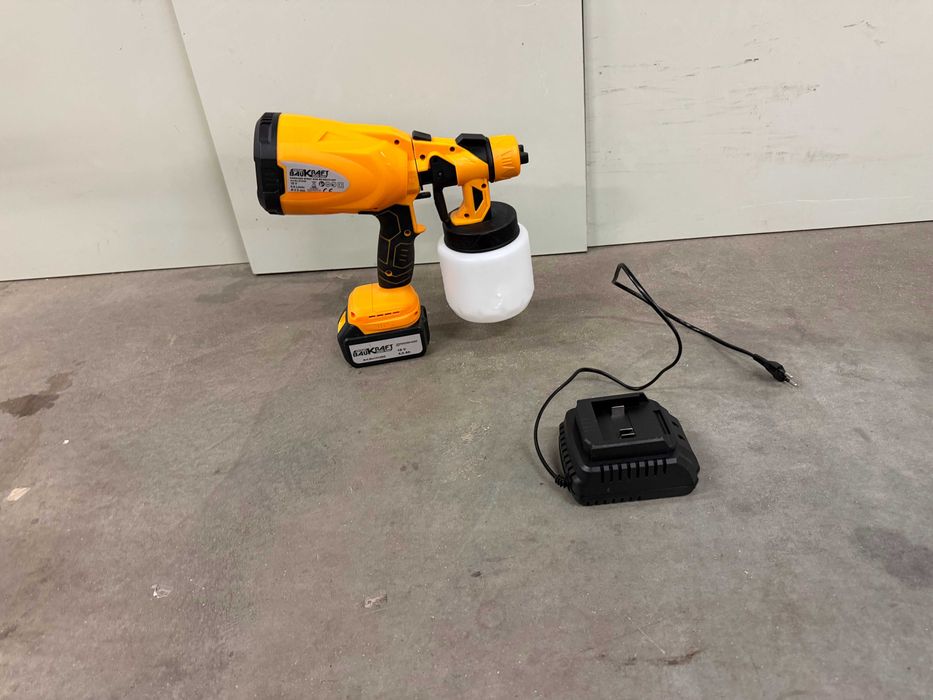 Пистолет за боя акум. ø2.5mm 0.8L 1x4Ah/Органайзер с  прегради 48cm/Чанта